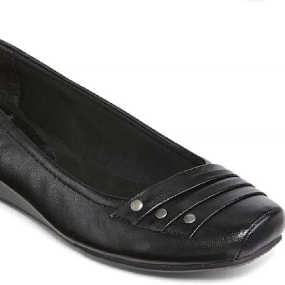 Yuu Renner Black Slip On Wedges 10M
